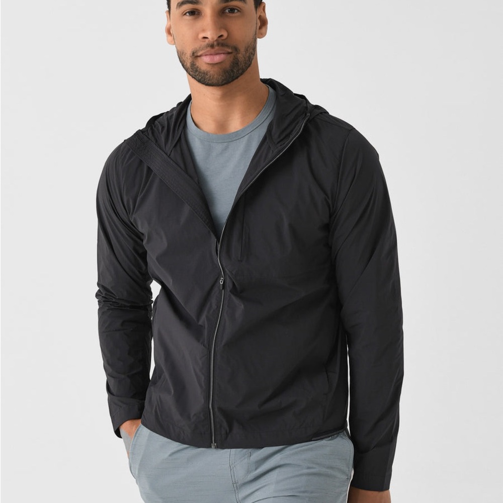Vuori Men’s Ronan Packable Lightweight Hooded Jacket in Black